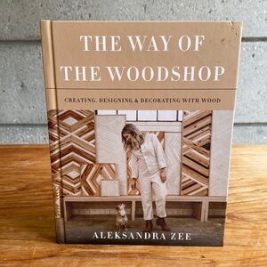 Hardcover The Way of the Woodshop by Aleksandra Zee
